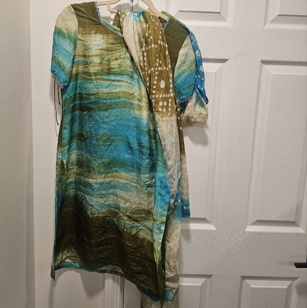 Indian Salwaar (leggings) - Kurta (tunic) set with dupatta (scarf) Tailored set